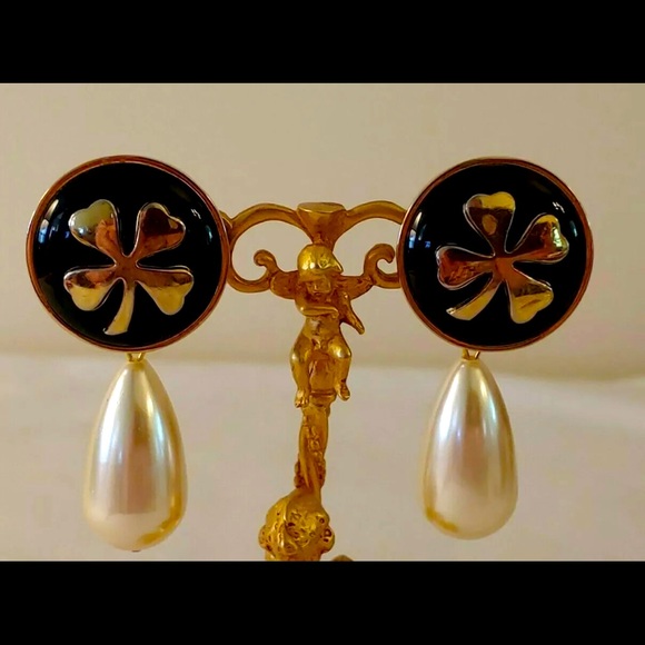 CHANEL CLOVER DROP PEARL EARRINGS - Picture 2 of 5